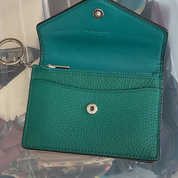 P481. Coach Teal Pebbled Leather Envelope Card Holder with Gold Logo - Picture 3 of 4